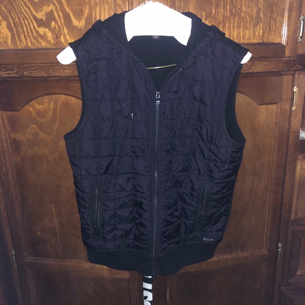 Sleeveless vest with hoodie